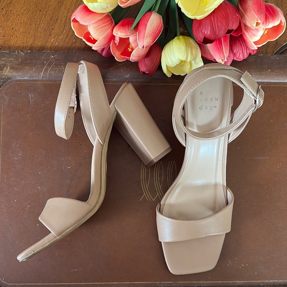 A NEW DAY. Tan Block Heel Sandals sz10